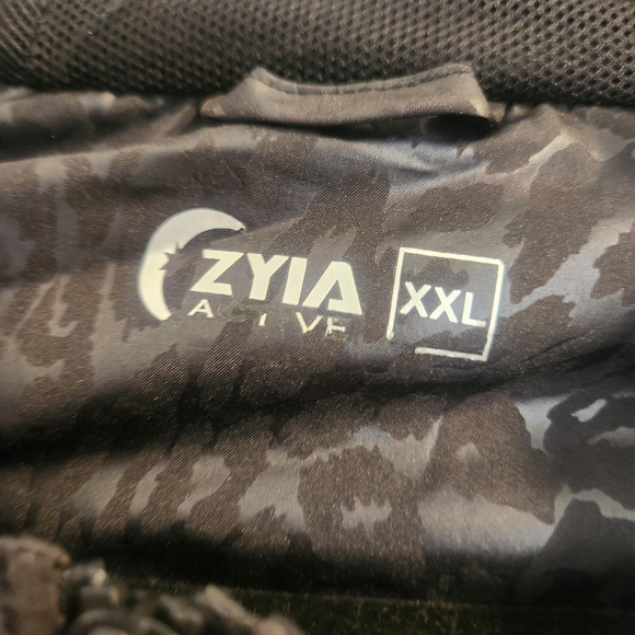 ZYIA Black Leopard Print Windbreaker Jacket Size 2XL Euc - Picture 3 of 4